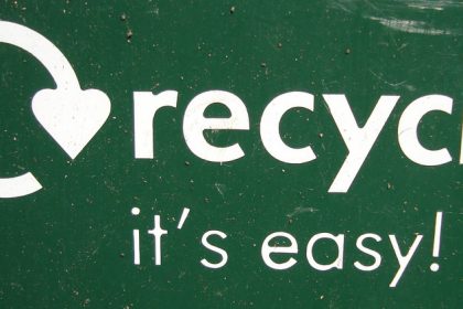 3566044905_48ae340e3f_b recycle is easy