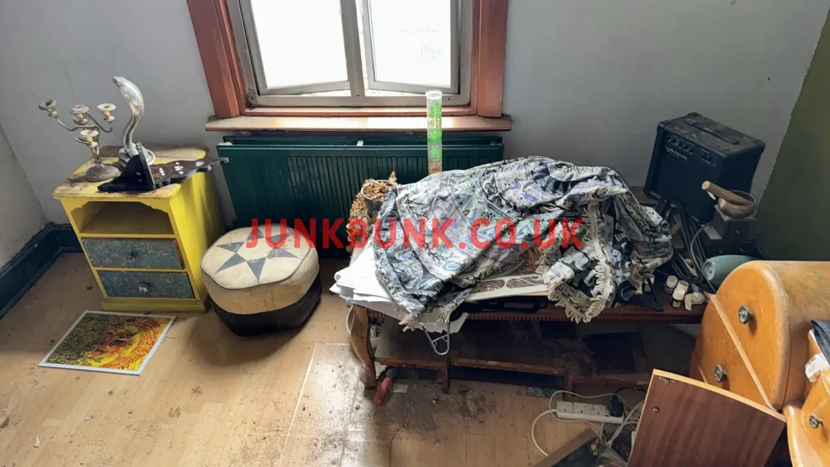 N16 7NY-house-clearance-before1