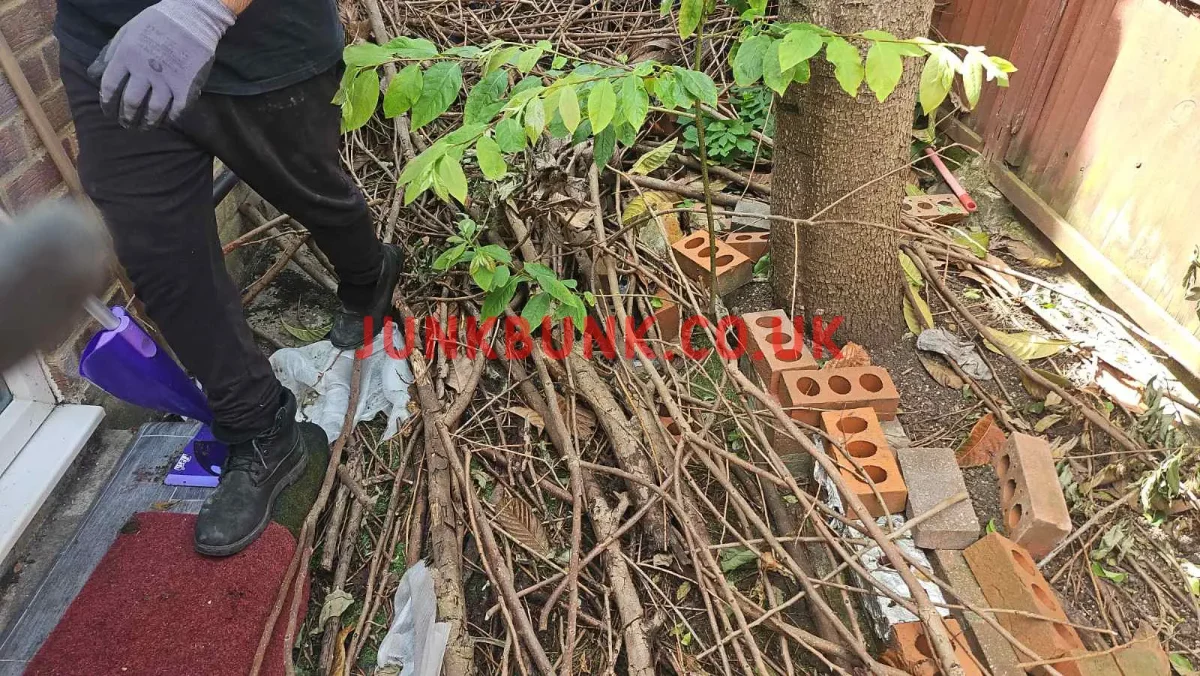 UB1 3AP-garden-waste-clearance-bofore4