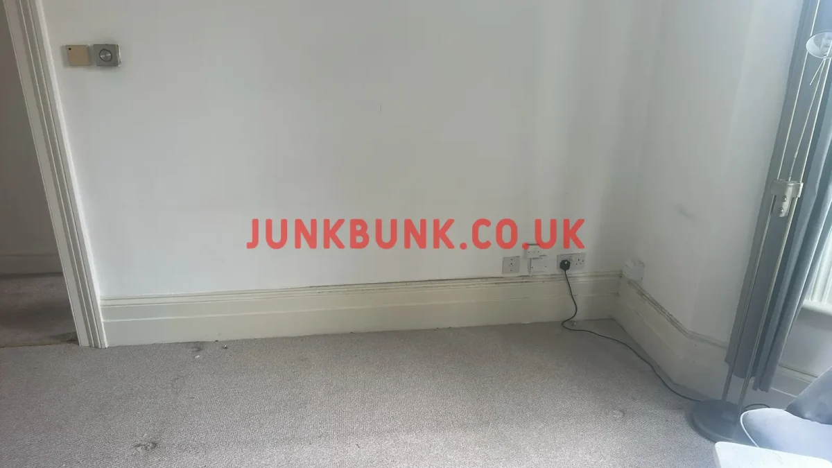 SE24 0NW-sofa-disposal-after2