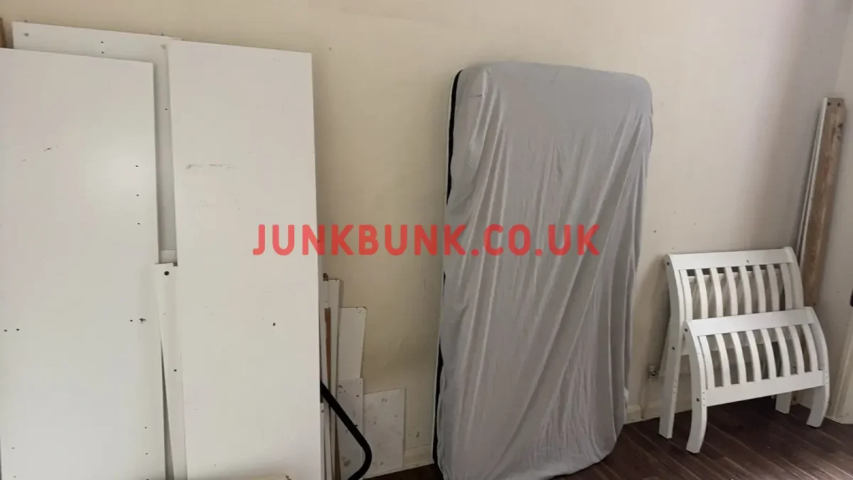 furniture-removal- SE5 8TR-before (2)