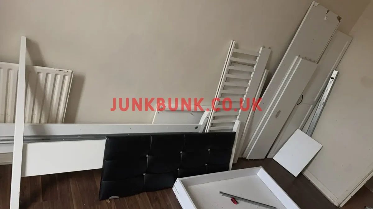 furniture-removal- SE5 8TR-before (3)